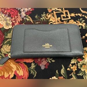 Coach Accordian Zip Wallet True Navy EUC